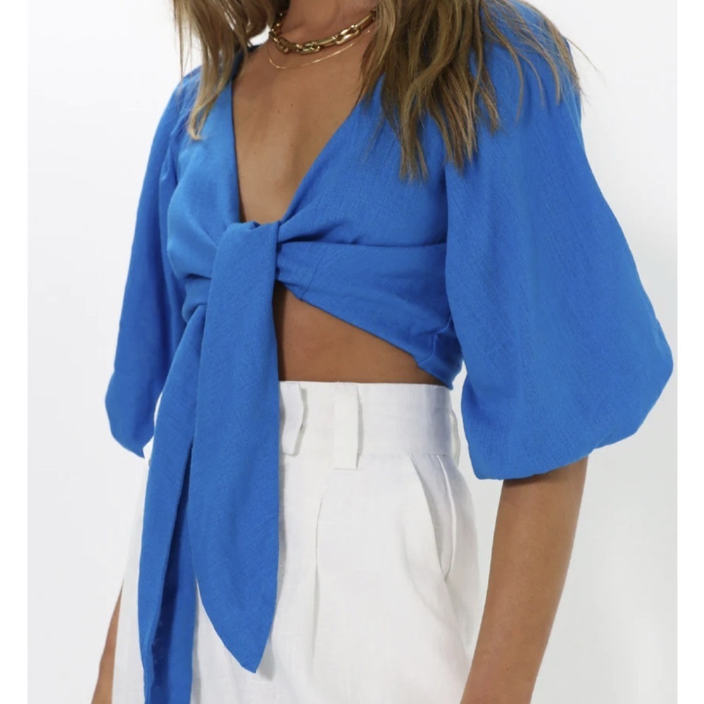 MADISON THE LABEL Miray Crop Tie Blouse - Picture 2 of 11
